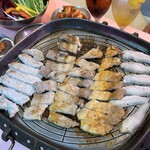 韓国料理 サムギョプサルとフライドチキン スリスリマスリ - 