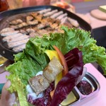 韓国料理 サムギョプサルとフライドチキン スリスリマスリ - 