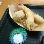 てんぷら小野 - 【北海道蕎麦フェス2023】海老天ぷら・2本（500円）、ほたて天ぷら・1個（500円）