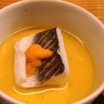 焼とり 熟成魚 木崎 - •茶わん蒸し、赤鰤　湯引きしてあって臭みを飛ばしてあります。ウニ添え