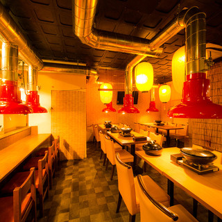 温かみのある店内。平日は10名様前後の少人数での貸切もOK♪