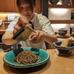 くずし 之助 - からすみ蕎麦。遠州産蕎麦に自家製からすみをふりかけています。