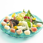 Assorted seafood served in Ryukyu glass (4 to 5 servings)