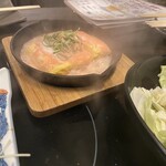 博多串焼・野菜巻き串 三五八 - 卵焼きです。明太子を流してくれて熱々の鉄板でぐつぐつしてました。