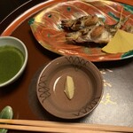 菊乃井 - こ鮎だとこの時期もこのサイズでトウ立たず初夏の極上鮎と子持ちのコラボができるらしい