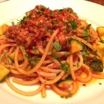 ゴブラン - 自家製サルシッチャとズッキーニのピリ辛トマトラグーブカティーニ \1,500