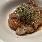 ビレッジ - 豚のステーキ。マジで柔らかい。