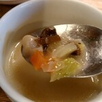 ビストロISOMARU - オニオンクリーミーなスープに具も入ってます。
