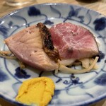 食堂 おがわ - “ヨコワのタタキ”。味わい、香り、食感、スライス玉ねぎと絡め…。メチャメチャ美味しい！