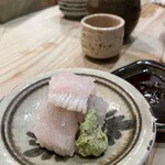 食堂 おがわ - “鱧の造り”。チョイ焼き入れた半生の鱧！味が凝縮、味がモチモチ。盛りの鱧とはまた違う味わい。メッチャ美味しい…。