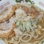 ラーメン二郎 - 麺半分、コールは野菜半分・ニンニク少なめ・アブラ少し。ニンニク少なめなのに12時間経っても口が臭いって…いいじゃないかw