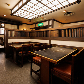 2階【2~4名様向けテーブル席】