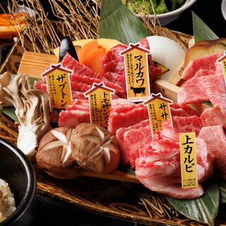 烤肉是最优质的日本黑牛肉，具有所有风味、香气和质地。
