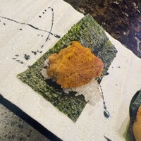 鉄板焼 花 - 焼きウニ（生ウニをおこげで食す）