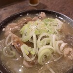 升や - 焼肉屋さんのもつ煮込み（2階は同系列の焼肉屋さんとのこと）