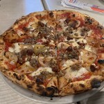 Trattoria&Pizzeria LOGIC - トリュフピザ