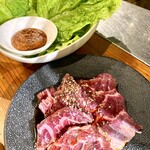 焼肉マル - チシャ菜と上ハラミ2人前