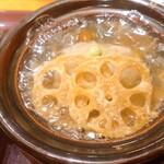 一献 うえ原 - 小鍋　蓮根饅頭の餡掛けに揚げた蓮根添え