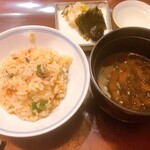 一献 うえ原 - 1人分　ご飯と赤出汁　お手製の昆布とお漬物