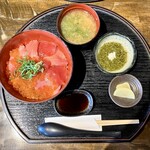 はまじま - イクラと中とろのイクとろ丼 全貌