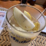 Oichii - レモンはすこーし凍っている。ゆっくり飲めてレモンも美味しくいただけます。