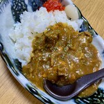 一期一会 - 〆で注文したもつカレー、1人前を3皿に小分けしてもらいました