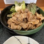 Gyouza No Ahiru - 生姜焼き。。。以外と量が多いです