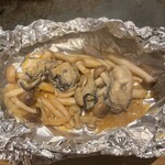 鉄板焼肉 鑠鑠 - 牡蠣としめじのホイル焼き