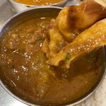 Andhra Kitchen - マトンカレー　チーズクルチャをディップ