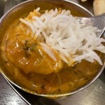 Andhra Kitchen - チキンカレー　バスマティライスを浸けるゥ