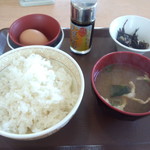 すき家 - たまごかけごはん朝食　200円　（2013.11.01）