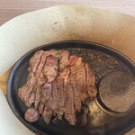 ステーキのどん - こちら神さん！肉肉しいわね！