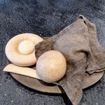 Florilege - 酒粕入りの蒸しパンプレーンとライ麦入り。ライ麦入りが少し小振りサイズ可愛い&美味しくて好みです。前回よりおからと野菜のペーストがなめらかになって、さらに美味しくなったように感じました。