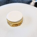 Florilege - 今回のババは少しふんわりな食べ心地でしたね。クリームもふんわり軽やか。メレンゲも薄めで全体的に軽快な印象のモンブランでした(^^) 個人的には前回の存在感あったver.のほうが好みかな♡でも両方好き!