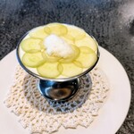 Florilege - ぷるんとしたババロア。底にあるのは青りんごジュレ。表面も林檎としないのには、何かきっとお考えがあってのことなのだろうな。前回の林檎ver.も良かったしもちろん今回のマスカットver.も素敵☆