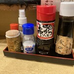 三宮高架下酒場 茶々 - 卓上調味料