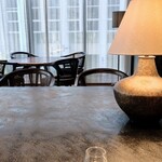 Florilege - 席からの眺め。プレオープン期間中は4人掛けテーブル席は基本使われていません。