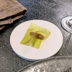 Florilege - 万願寺唐辛子のシートと自家製ハリッサ。前回あまりつけられなかったけれど今回は美味しく使うことできました(^^)  皮のシートもちゃんと辛味があって楽しい