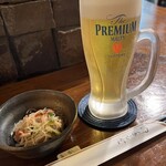 酒菜わらう月 - お通しと生ビール