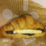 シャトレーゼ - あんバタークロワッサン