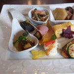 懐石料理の八寸のような前菜＾＾；