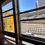 珈琲茶館 集 - 喫煙室からの風景 五反田駅ホームが見える