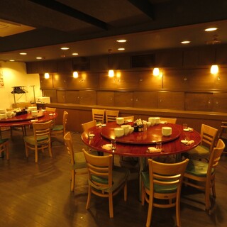 The spacious interior is perfect for parties large and small. Please enjoy your time in a relaxed manner.