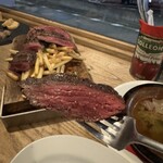 Bistro CentGrammes - 味付けはシンプルに塩胡椒で、肉の旨みをダイレクトに味わえます。