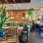 クラブハウス - 広々としたくつろぎのカフェ空間