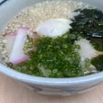 マドンナ亭 - 薄口ですが、出汁が効いてます。麺はソフト。