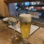 Bistro CentGrammes - 生ビール（ハートランド）¥700、グラスワイン（白）¥1100