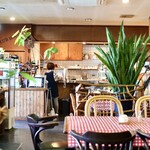 クラブハウス - 広々としたくつろぎのカフェ空間