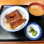 浅草 魚料理 遠州屋 - うな丼 980円 お新香、味噌汁付き