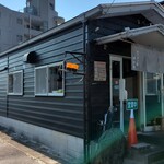 ラーメン道 時の鐘 - 小ぢんまりとした「らーめん道  時の鐘」店舗外観(ゴースト入り)